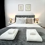 Urban Nest Apartament *